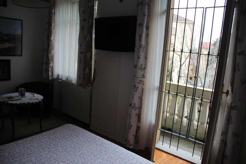 B&B Villa Ferrari Асти Екстериор снимка