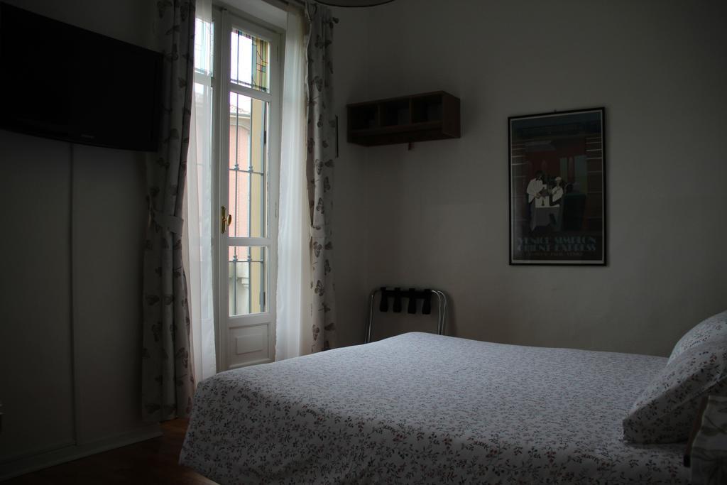 B&B Villa Ferrari Асти Екстериор снимка